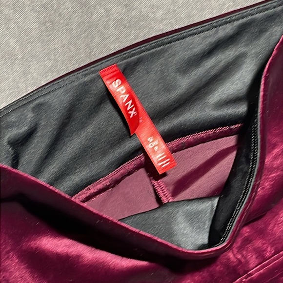 Spanx Red / Burgundy Velvet Leggings size Small NWOT - Picture 4 of 9